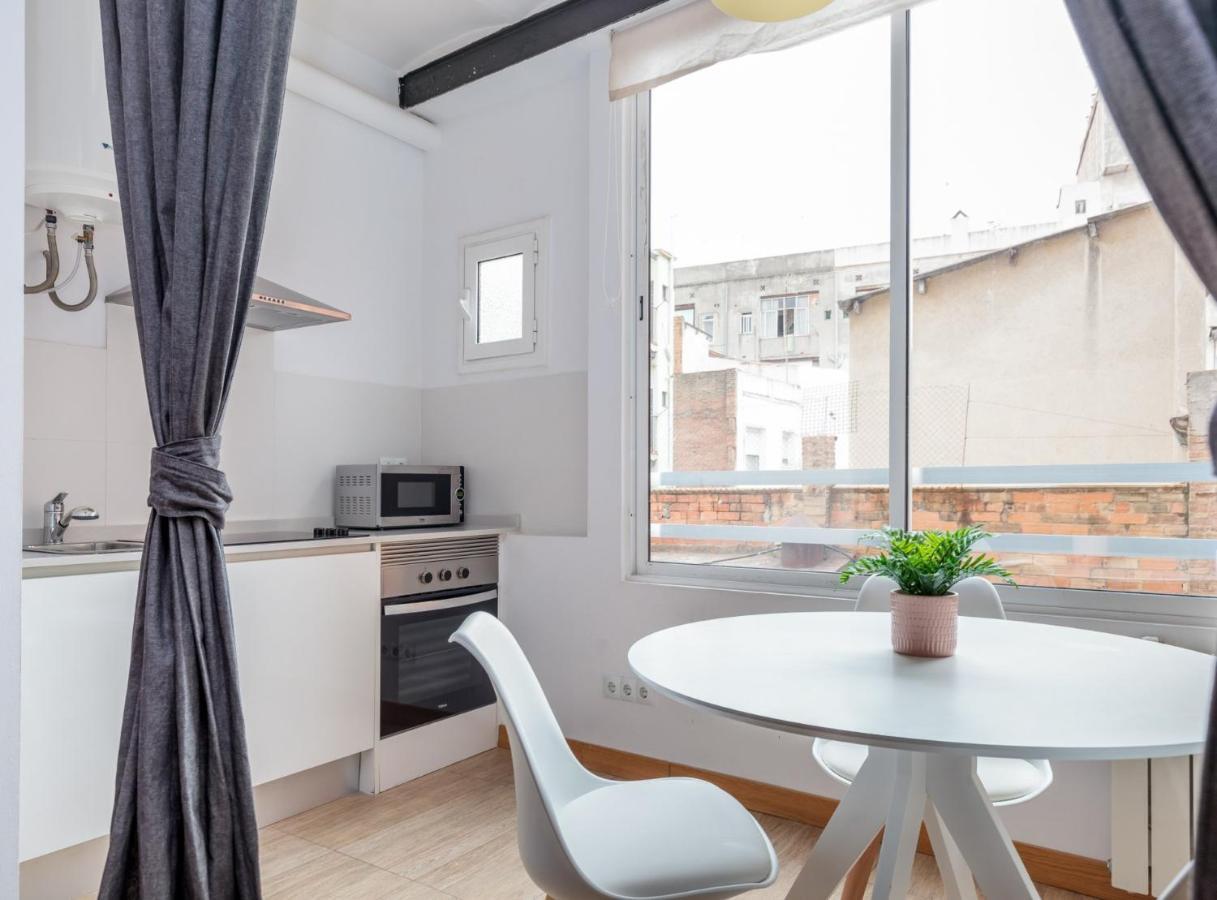 Spacious Doubleroom Apartment At Sants Barcelona Bagian luar foto