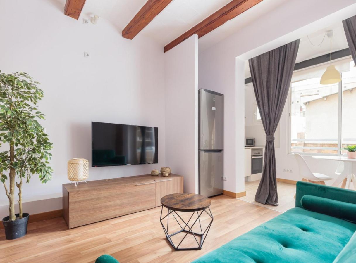 Spacious Doubleroom Apartment At Sants Barcelona Bagian luar foto